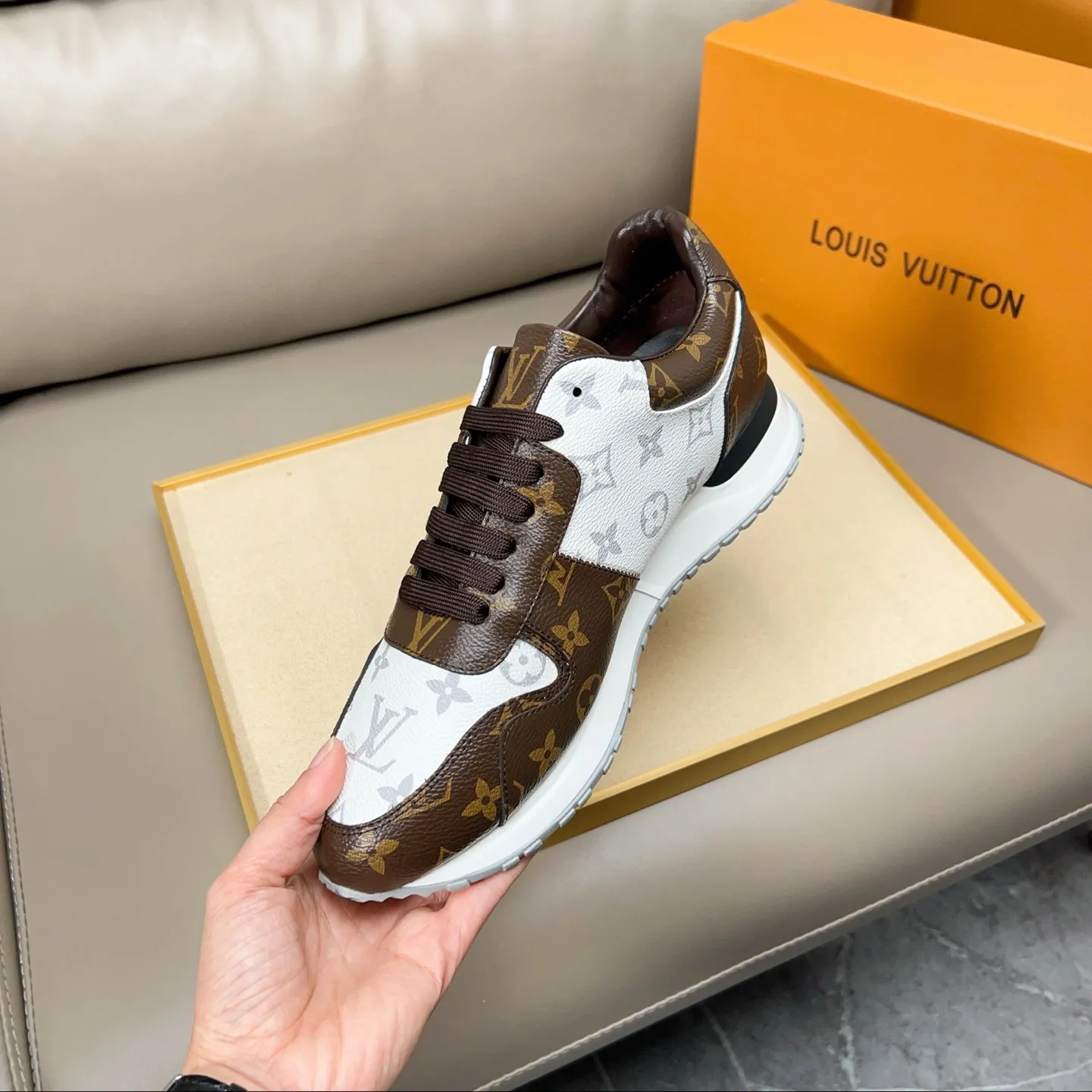 Men's shoes: 400💰 [LV] New models from the catwalk, available at the same time at counters, top purchasing agents 🔍🔍Italian imported rubber waterproof fabric, lining made of water-dyed sheepskin, soles: original soles specially provided by the original factory, exclusive molded feet, super comfortable, follow orders, 💪Details determine quality, we only make shoes with care, you can go in and out of the counter at will, welcome to compare. Number of yards: 38-44 (45 yards can be customized)